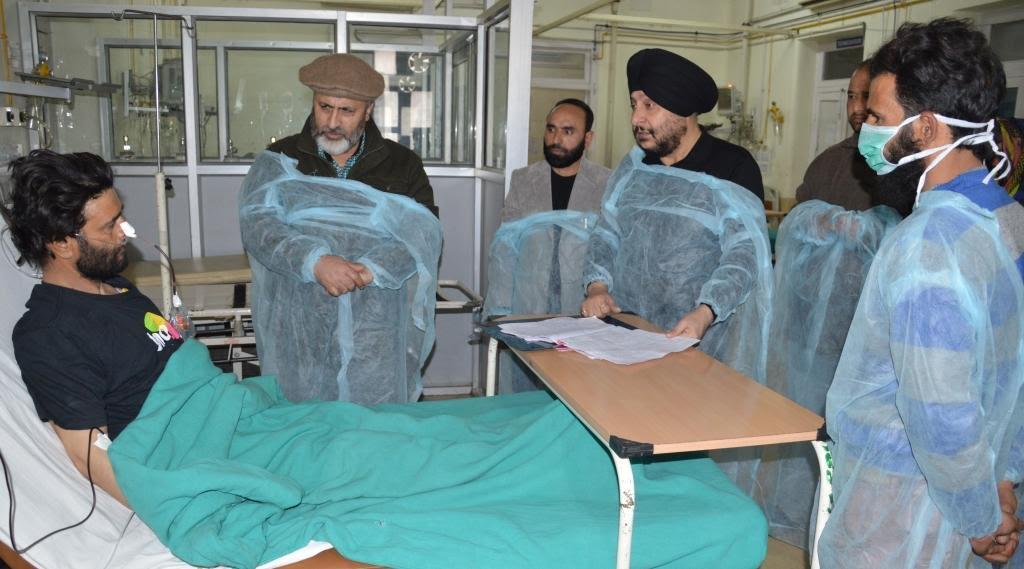 Div Com visits SMHS, B&J hospitals